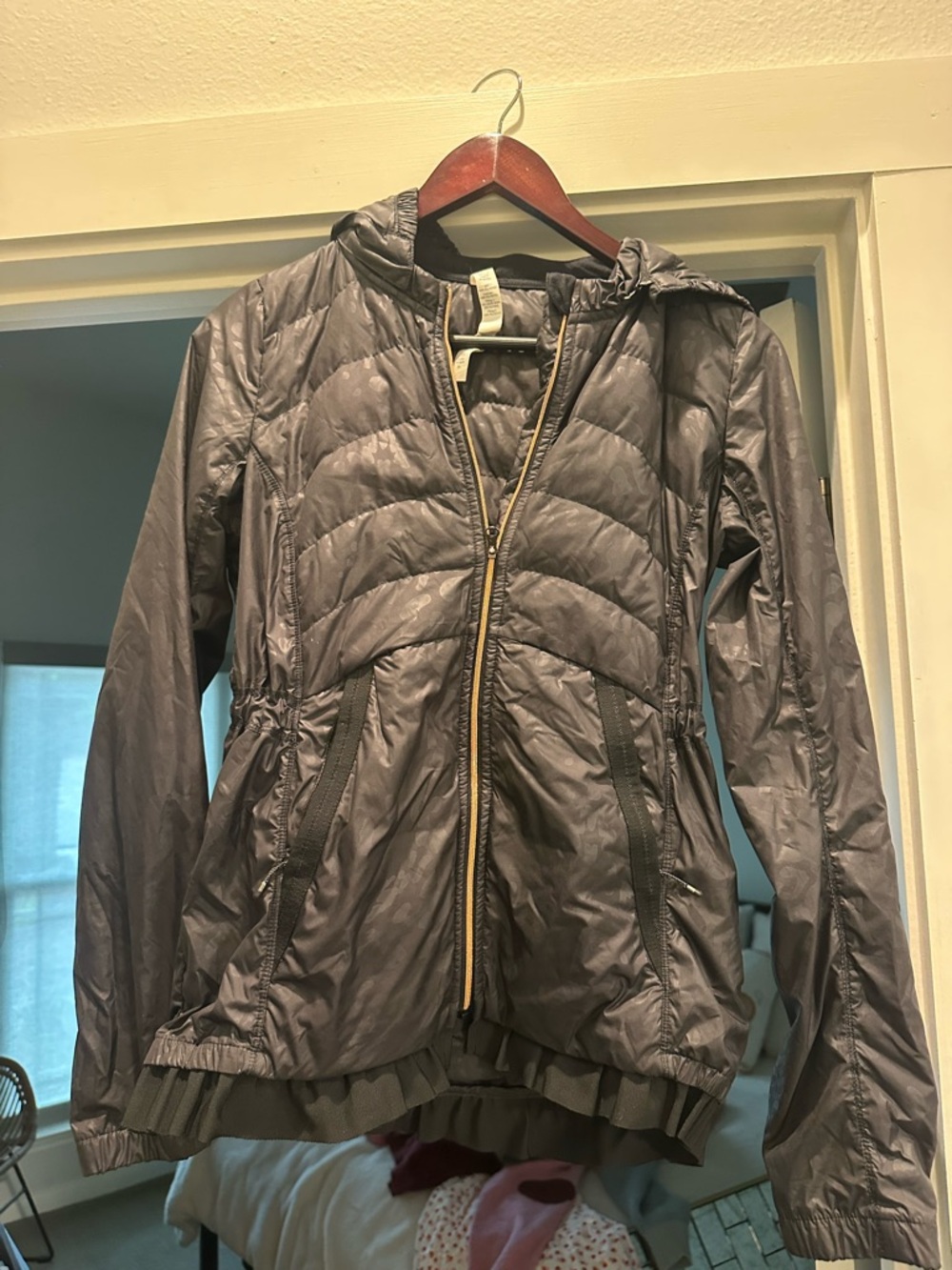 lululemon athletica Quilted Hooded Puffer Jacket Water Resistant - Black